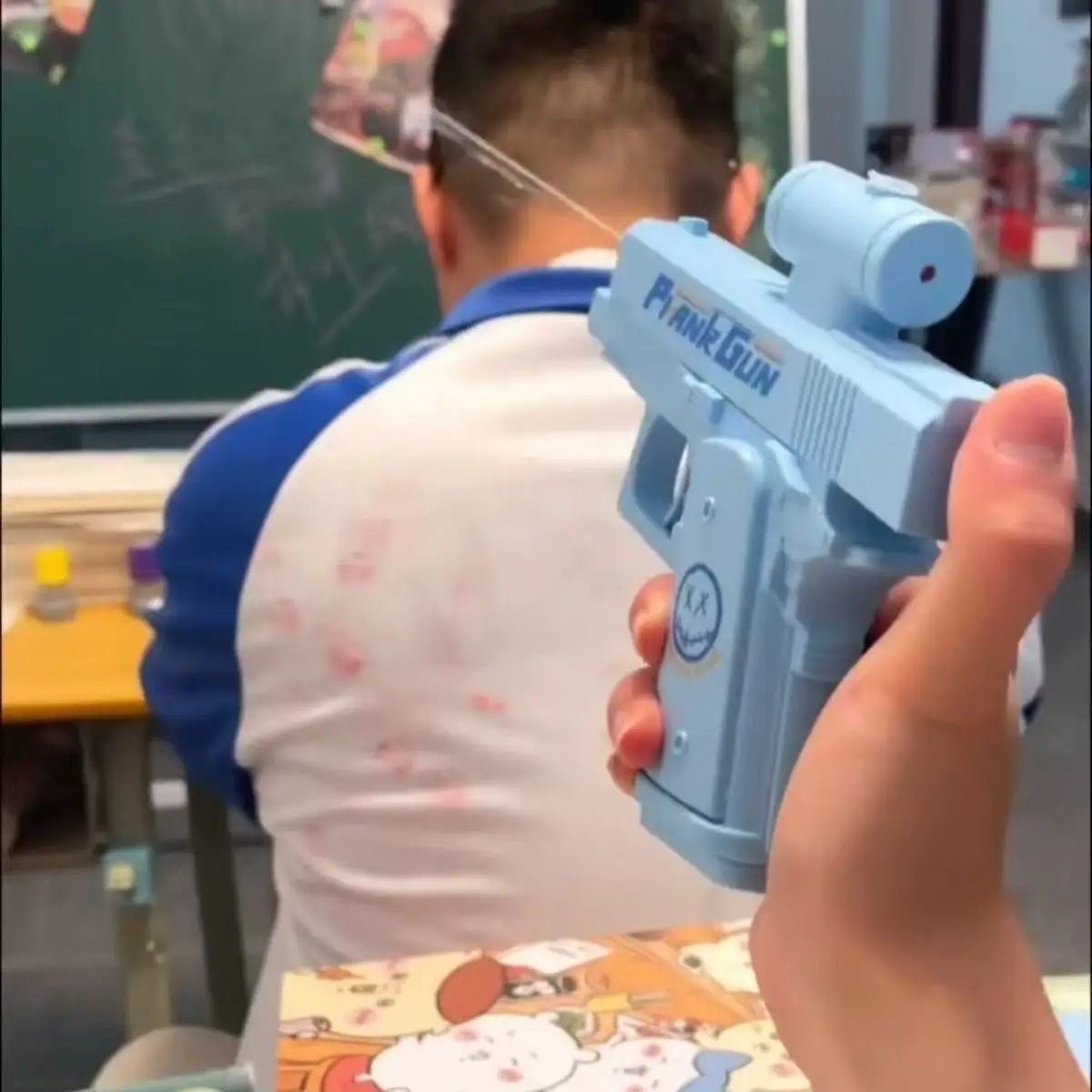**Funny Double-Sided Reverse W - Water Gun Soaker recension och pris